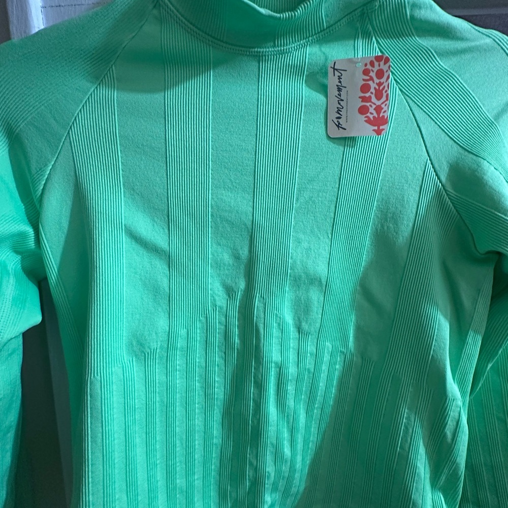 NWT free people movement- Size S -offside layer in Lime Zest - Picture 6 of 10